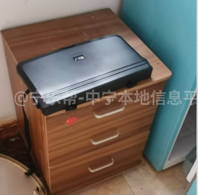 二手物品转让茶桌一套：300元
紫外线消毒灯：50元
鱼跃牌制氧机：100元