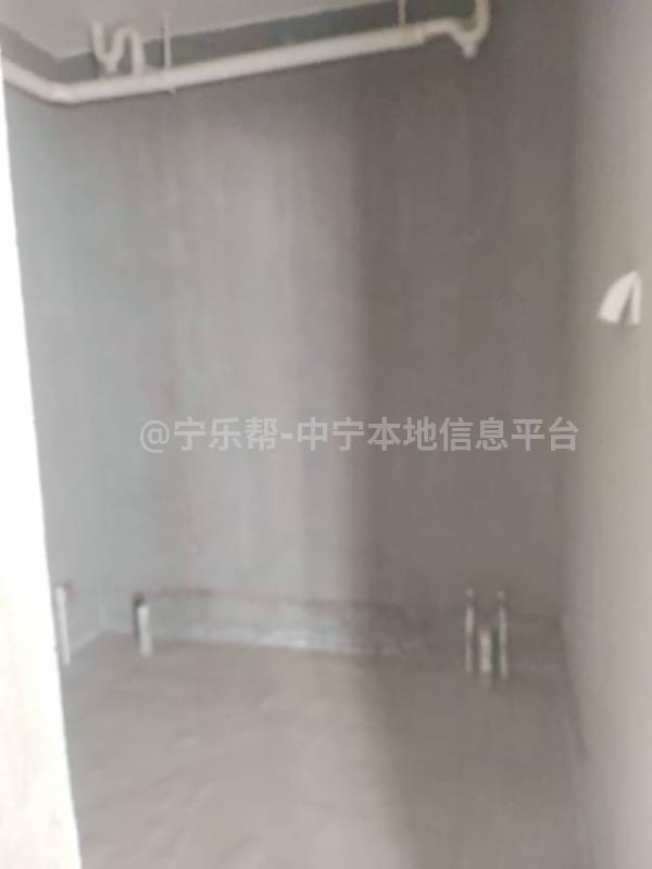 城南毛坯三居室房主急售