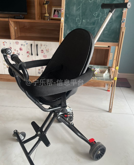 出售逸途婴儿车遛娃神器babycare辅食本人出售婴儿车逸途的，遛娃神器，b